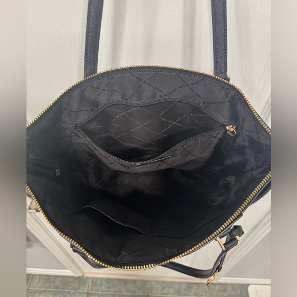 Michael Kors Charlotte Saffiano Leather Black Tote Bag Purse - Picture 4 of 8